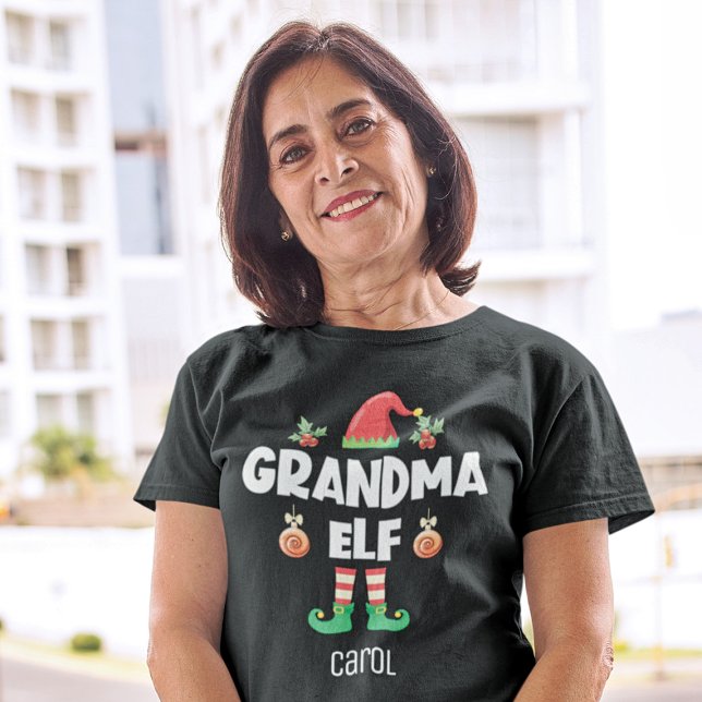 Oma elf Familie passend Weihnachtsausstellung Name T-Shirt (Von Creator hochgeladen)