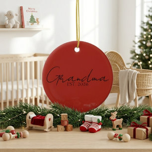 Oma Est Jahr Elegantes Skript Rotes Design Keramik Ornament