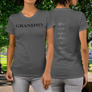 Oma Est Jahr Enkelkinder Namen Schwarze Typografie T-Shirt