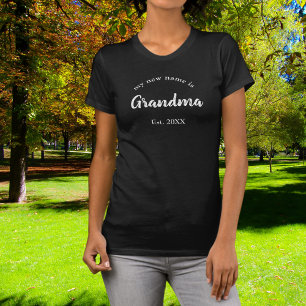 Oma Est Jahr Weiß Neue Babynamensankündigung T-Shirt