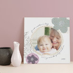 Oma First Mthers Day Foto Pop Kunst Blume Künstlicher Leinwanddruck<br><div class="desc">Personalisieren Sie für jeden Anlass mit einem Ihrer Lieblings-Fotos und Ihrer Wortwahl - perfekt für den ersten Muttertag, Geburtstag etc. Dieses moderne Design besticht durch abstrakte Pop-Blume im marimekko / orla-kiely-Stil, Spritzer und lässige handgeschriebene Schrift-Stil Typografie. Es hat eine Farbpalette aus gedämpftem Rosa, Grün und Gelb auf einem neutralen weißen...</div>