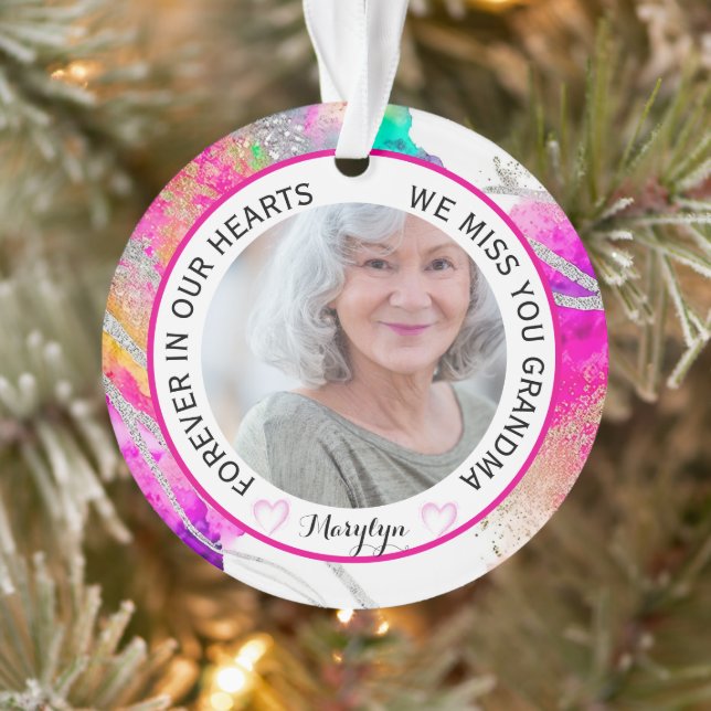 Oma Forever in unserem Herzen Regenbogen-Glitzer Ornament (Baum)
