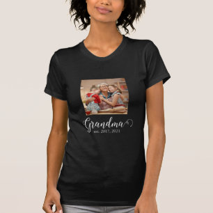 Oma gegründet Weiß Schrift Foto T-Shirt