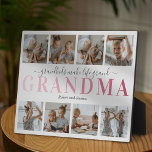 Oma Grandkids Family Foto Plaque Fotoplatte<br><div class="desc">Personalisierte Mütter Tag Großmutter-Plakette mit einer 8-Foto-Collage-Vorlage der Enkel,  das Sprichwort "Enkel machen das Leben groß" in einem eleganten Drehbuch-Schriftart,  "GRANDMA" in einem hübsch rosa Gradienten Schriftart,  und ihre Namen.</div>