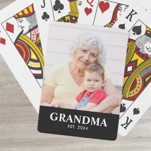 Oma hat kühnes Schwarzweiß-Foto erstellt Spielkarten