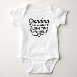 Oma hat lange auf mich gewartet baby strampler