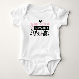Oma hat lange darauf gewartet baby strampler