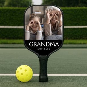 Oma hat lustige Typografie-Foto gegründet Pickleball Schläger