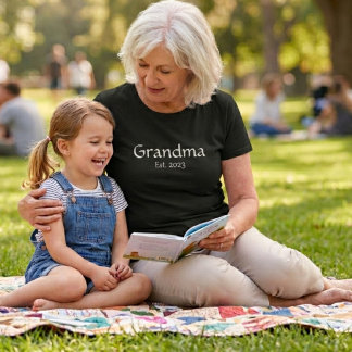 Oma hat neues Oma-Geschenk gegründet T-Shirt
