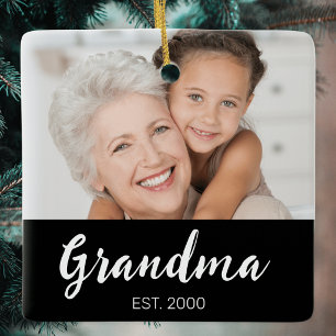 Oma hat Schwarz-Weiß-Script-Foto eingerichtet Keramikornament