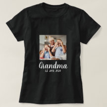 Oma hat weißes Schriftfoto eingerichtet