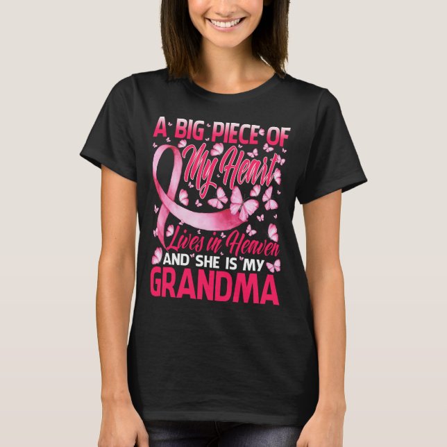 Oma in Heaven Butterfly Phantastischer Brustkrebs T-Shirt (Vorderseite)