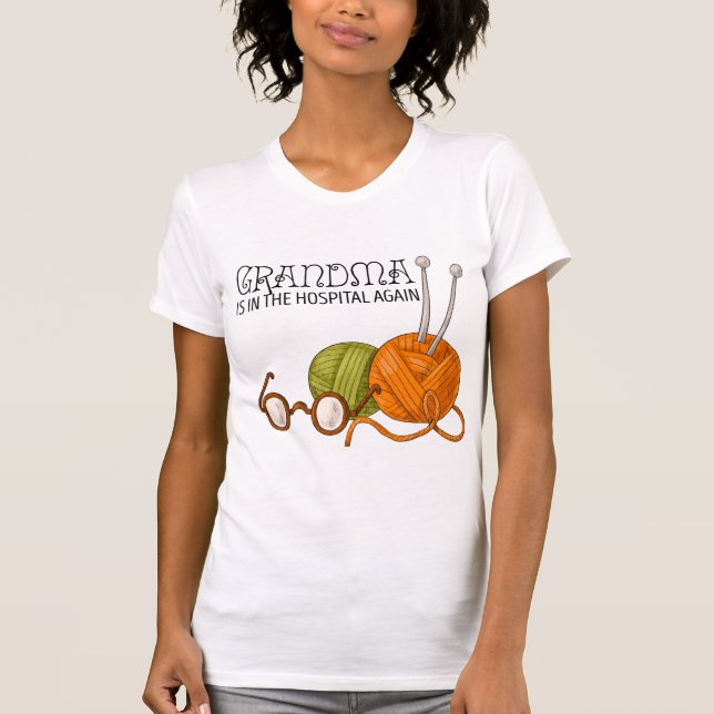 Oma ist wieder im Krankenhaus T-Shirt (Vorderseite)