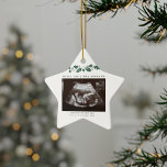 Oma Keepake Weihnachts-Schwangerschaft Ankündigung Keramik Ornament<br><div class="desc">Es ist immer eine gute Zeit, diese aufregende Nachricht mit Ihren nächsten und lieben zu teilen. Perfekte Geschenkidee für die Oma mit Ultraschall Foto. Passen Sie diese einmalige Anzeige an, fügen Sie Ihre Daten hinzu und ließ jedem, der über diese Neuigkeiten Bescheid weiß. Gutes Geschenk für neue Eltern und Babyduschen....</div>