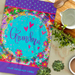 Oma Lila Hübsche Blumenspur Personalisiert Geschirrtuch<br><div class="desc">Hübsche Oma Floral Personalisierte Nachrichtentücher. Diese hübschen handgeschriebenen Oma-schicken Handtücher sind perfekt, um Ihrer Küche etwas Freude zu bereiten. Ob Sie ein erfahrener Koch oder ein aufstrebender Zuhause-Koch sind, diese Handtücher sind der ideale Begleiter für kulinarische Abenteuer. Auch für Ihre Oma, die die Kunst des Kochens mit einem Hauch von...</div>