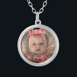 Oma Oma Foto Versilberte Kette<br><div class="desc">Oma Geschenk. Foto von Großkind & Name. "Erste Großtochter"</div>