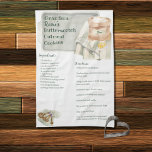 Oma Recipe | Butterscotch Personalisiert Geschirrtuch<br><div class="desc">Beginnen Sie mit ihrem Rezept, das auf diesem wunderbar personalisierten Teetuch aus Sake-heirloom aufgedruckt ist, eine Reihe von Oma's Lieblingskeksen. Lassen Sie immer ihr Lieblingsrezept zur Verfügung, um Oma- oder Mama-Kekse für Familie, Freunde oder Geschenke zu backen. Sie können das Design für Rezepte von einem beliebigen Familienmitglied bearbeiten, einfach auf...</div>