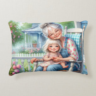 Oma und Enkelin umarmen sich auf der Veranda Dekokissen