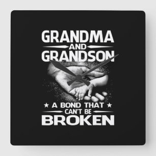 Oma und Oma eine Anleihe, die nicht zerbrochen wer Quadratische Wanduhr