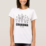 Oma Vintag Floral Einfache Blume Doodle Custom T-Shirt<br><div class="desc">Feiern Sie die Liebe und Freude der Großmütter mit diesem Custom Oma T - Shirt. Egal, ob Sie durch Oma, Granny, Mimi, Nana, Gigi oder Abuela gehen, dieses personalisierte Geschenk für neue Großmas soll Ihr Herz mit Glück blühen lassen. Erleben Sie die zeitlose Schönheit unseres Vintagen Blumendesigns. Die zarten, handgefertigten...</div>