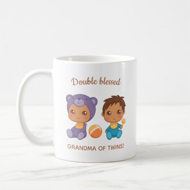 Oma von Twins Baby Boy Bear Jumpsuit Kaffeetasse (Links)