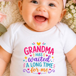 Oma wartet auf bunter Baby-Body Baby Strampler