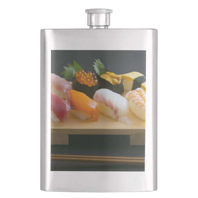 Omakase Spirit – Classic Sushi Board Flask Flachmann (Vorderseite)