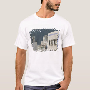 Oman, Maskat, Mutrah. Mutrah Corniche-Moschee und T-Shirt
