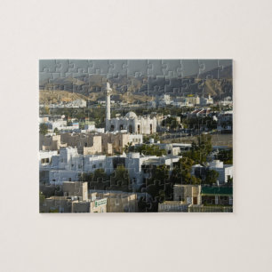 Oman, Maskat, Qurm. Gebäude im Gebiet Qurm / 2