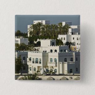 Oman, Maskat, Qurm. Gebäude im Gebiet Qurm / Button