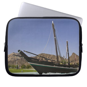 Oman, Muscat, Al Bustan. Al Bustan-Kreisel, Laptopschutzhülle