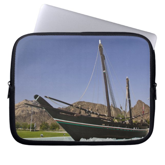 Oman, Muscat, Al Bustan. Al Bustan Roundabout, Laptopschutzhülle (Vorderseite)