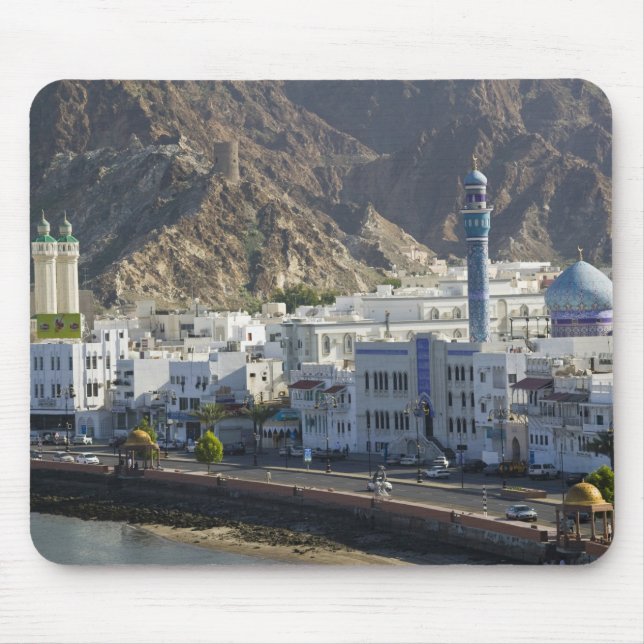 Oman, Muscat, Mutrah. Gebäude entlang der Mutrah Mousepad (Vorne)