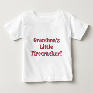 Omas kleiner Knallfrosch! USA 250 Feuerwerkskörper Baby T-shirt