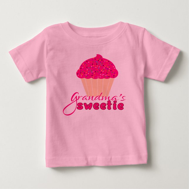 Oma's Sweetie Baby T-shirt (Vorderseite)