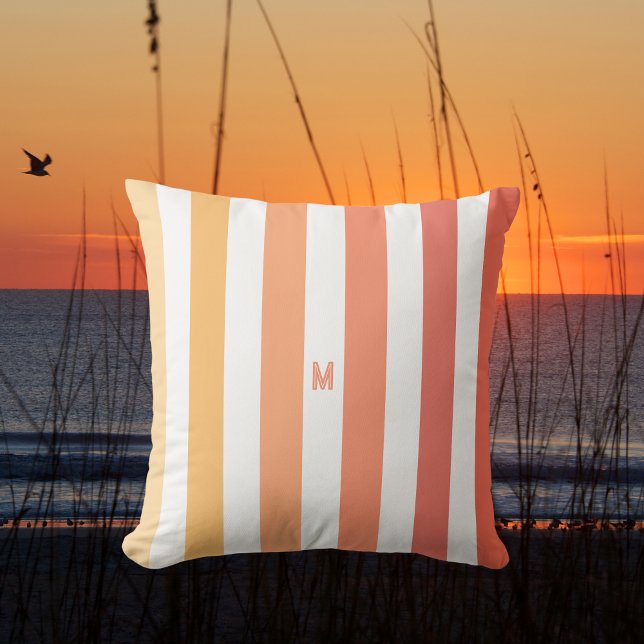 Ombre Beach Sunrise Strip & Personalisiert Monogra Kissen (Von Creator hochgeladen)