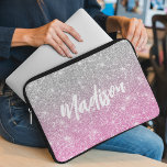 Ombre Pink Silver Glitzer Calligraphy Name Laptopschutzhülle<br><div class="desc">Ombre Pink Silver Glitzer Kalligraphie Name Laptop Sleeve Electronics Bag verfügt über ein Imitat ombre silber und rosa Glitzer Hintergrund mit Ihrem personalisierten Namen. Perfektes Geschenk für Weihnachten,  Geburtstag,  Muttertag,  Lehrerbewertung,  beste Freunde,  Schwestern und mehr. Entworfen von © Evco Studio www.zazzle.com/store/evcostudio</div>