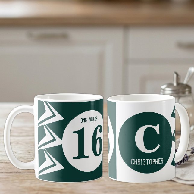 OMG Sie sind 16 Monogramm Name grün und weiß Kaffeetasse (Von Creator hochgeladen)