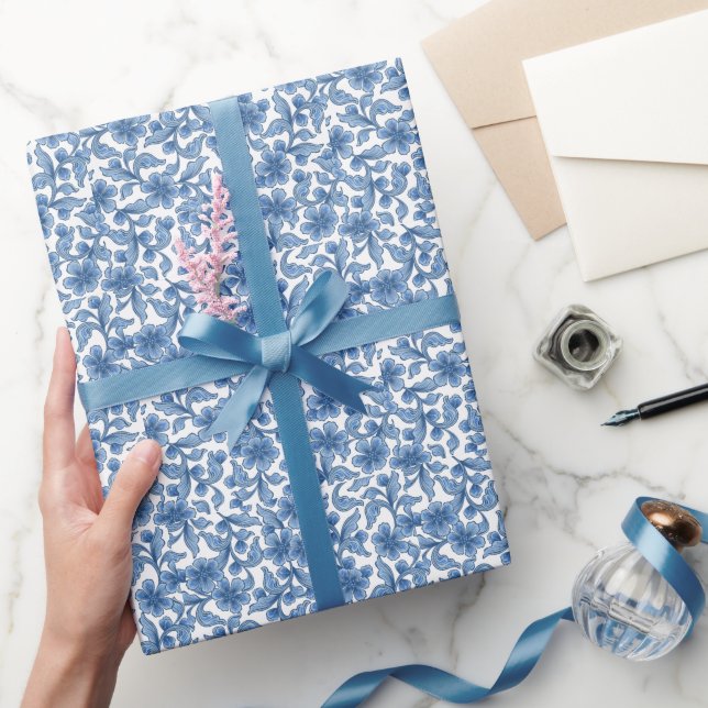 Omphalodes Blue Floral Wrapping Paper Geschenkpapier (Schenken)