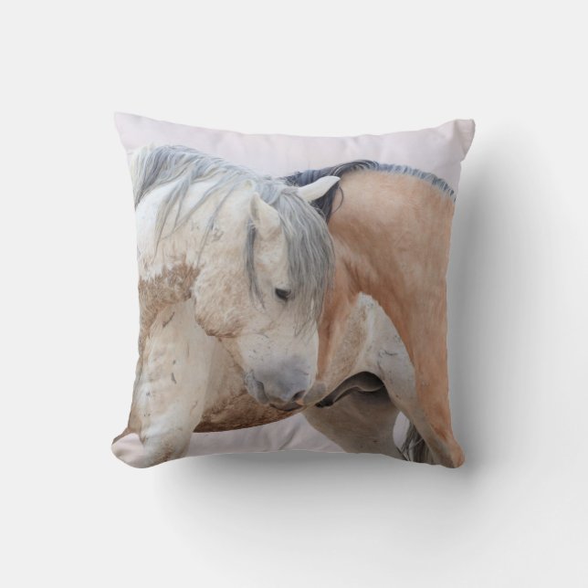 Onaqui Wild Horses Throw Kissen (Vorderseite)