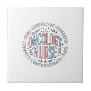 Oncology-Krankenschwester-Kreis-Zitat-Blumen-Shirt Fliese