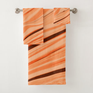 Ondulations de teintes orange, cylindre brun courb
