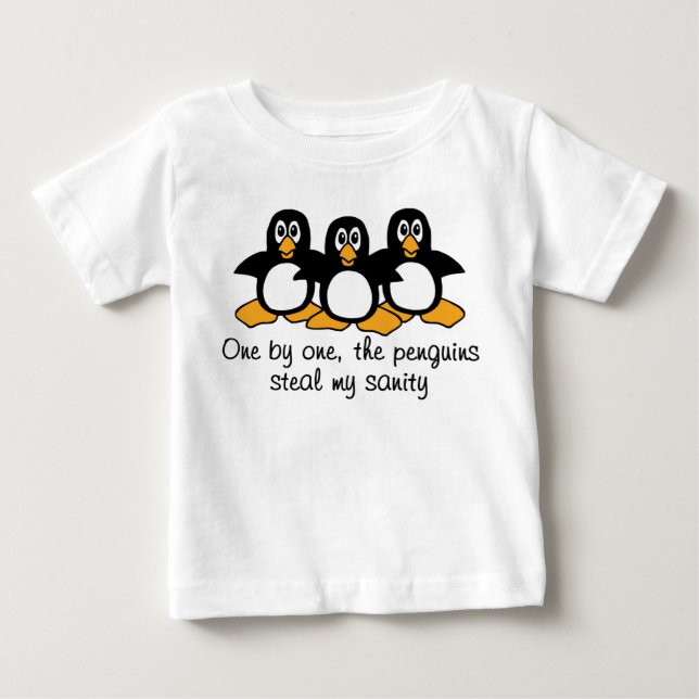 One by One The Pinguins Funny Sprichwort Design Baby T-shirt (Vorderseite)