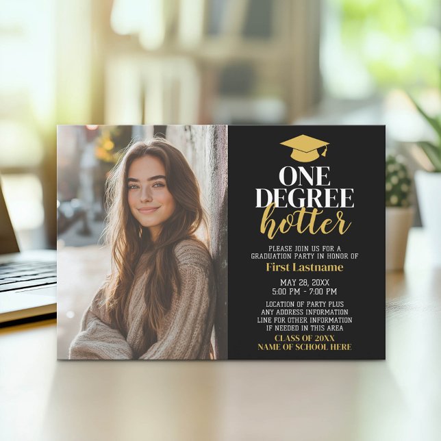 One Degree Hotter - Abschluss Foto - Grad Party Einladung (Group Graduation Party Invitation with Photo)