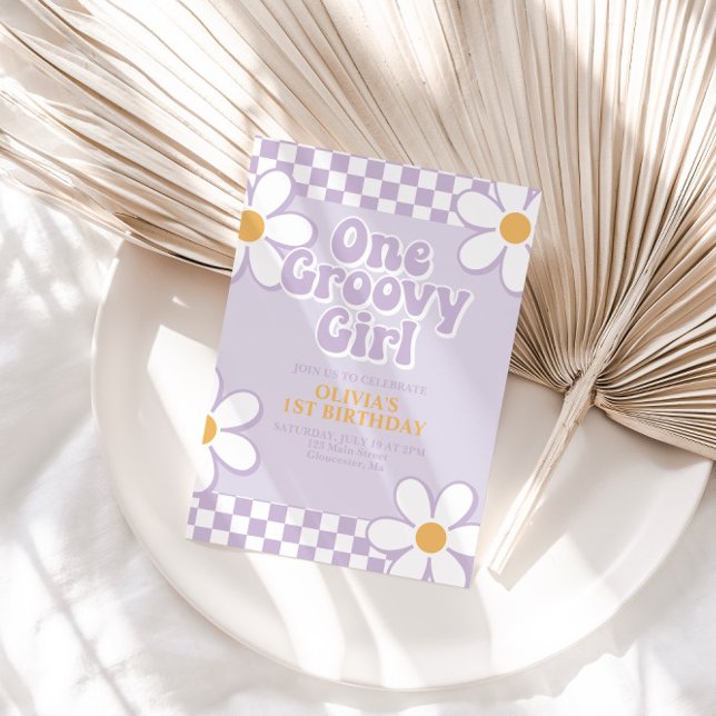 One Groovy Girl Retro Karo Lilac Daisy Einladung (Von Creator hochgeladen)