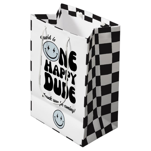 One Happy Typ Blue Emoji Birthday Mittlere Geschenktüte (Vorderseite Schrägansicht)