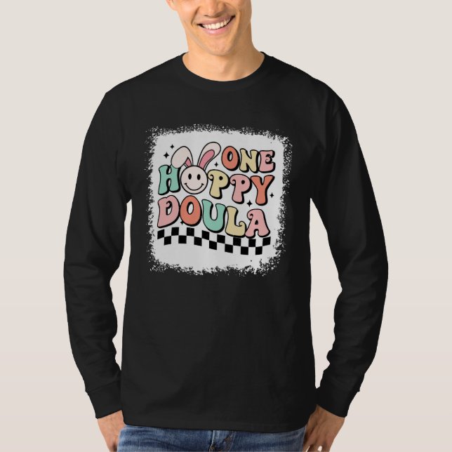 One Hoppy Doula Retro Easter Checkered Midwife Bir T-Shirt (Vorderseite)