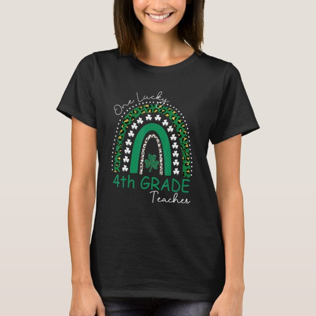 One Lucky 4th Grade Teacher St. Patrick's Day 2023 T-Shirt (Vorderseite)