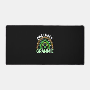 One Lucky Grammie Leopard Rainbow Saint Patrick Schreibtischunterlage