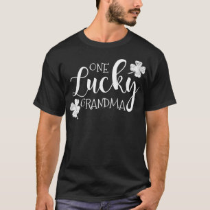 One Lucky Grandma Vierblättriges Kleeblatt Saint P T-Shirt